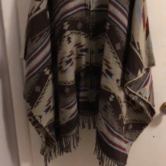 One size fits all beautiful zip up poncho w/ hood - Picture 2 of 5